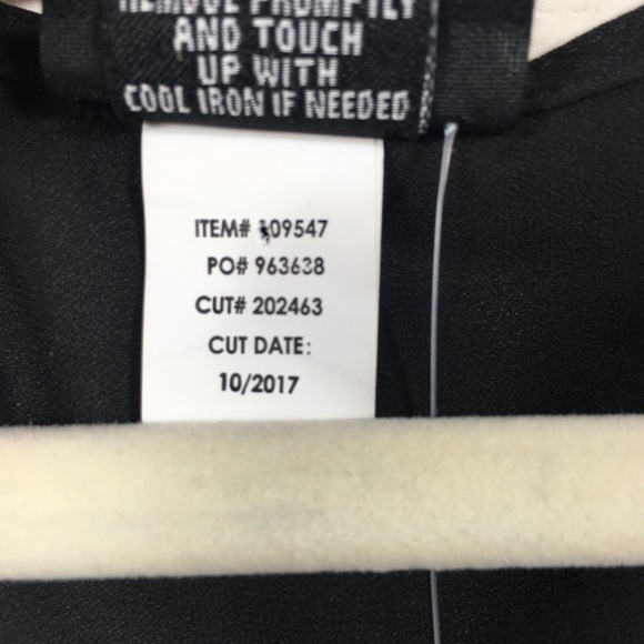 Torrid Black Wrap Front Blouse Size 0 - Picture 8 of 8